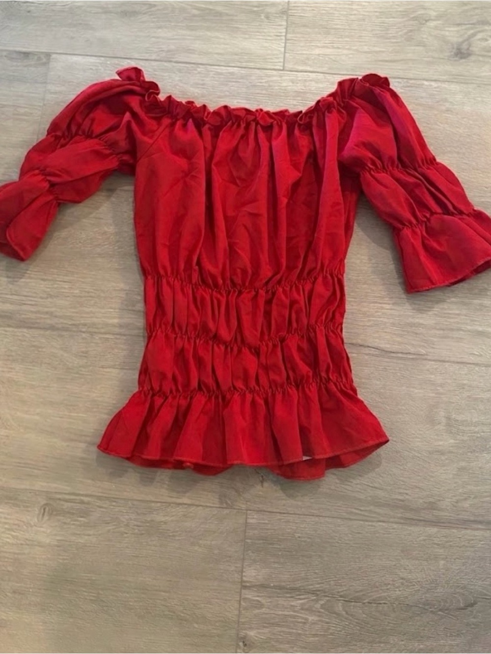 NWOT woman’s red off the shoulder smocked top size small - Picture 1 of 3